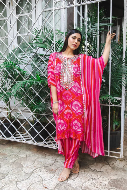 Tarana Red Fan
